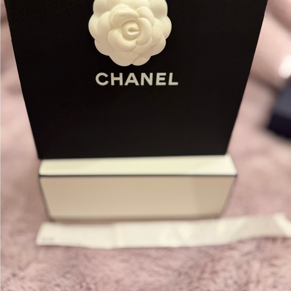 CHANEL White and Black Branded Gift Box Set - Picture 5 of 5